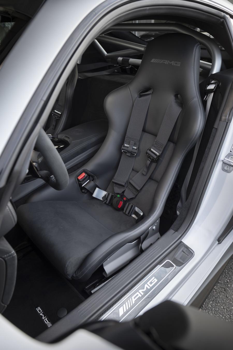 Интерьер Mercedes-AMG GT R PRO (C190) 2019 года  (WW) (фото 47 из 50)
